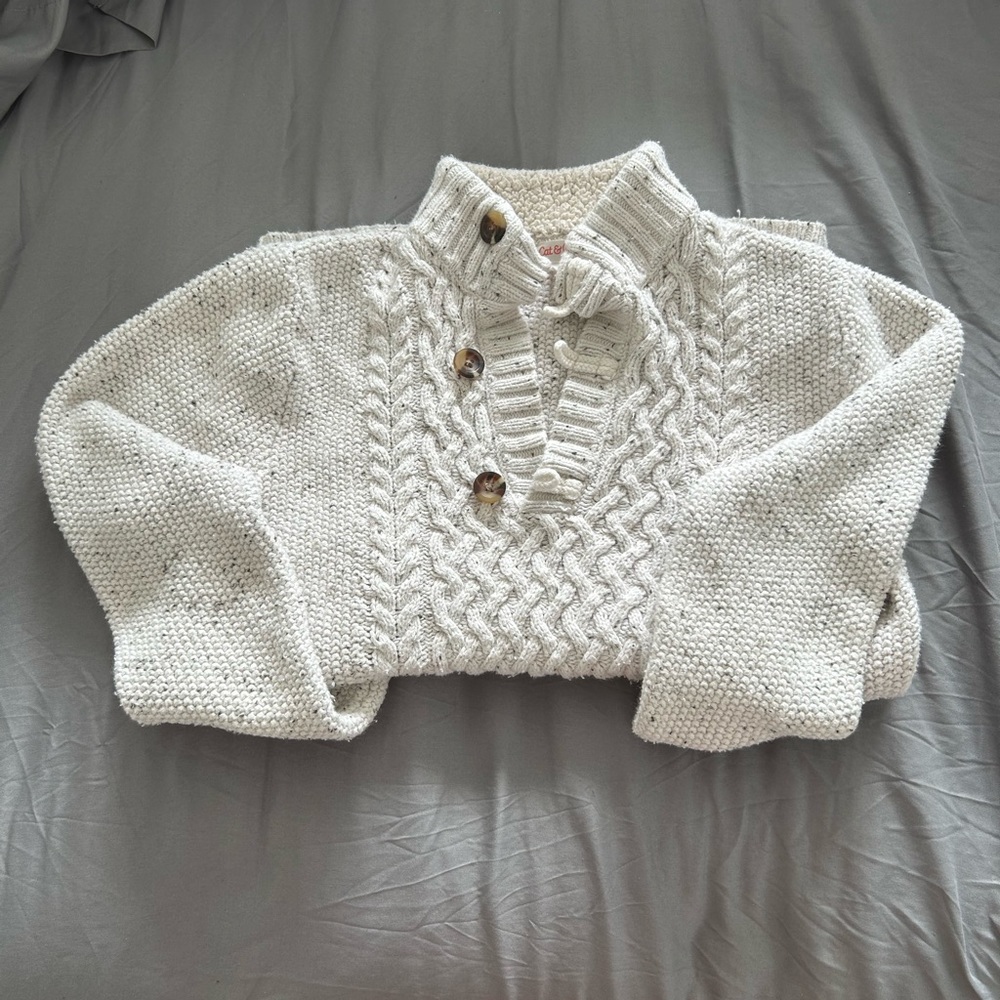 Cat & Jack off wht cottn blnd swter w/ brwn buttons, multi braid, dsgn 👦🏾👦